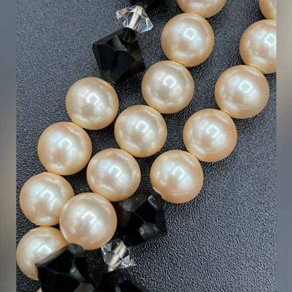 Eccentric Glam Vintage Glass Pearl and Rhinestone Hook Clasp Necklace - Picture 11 of 12